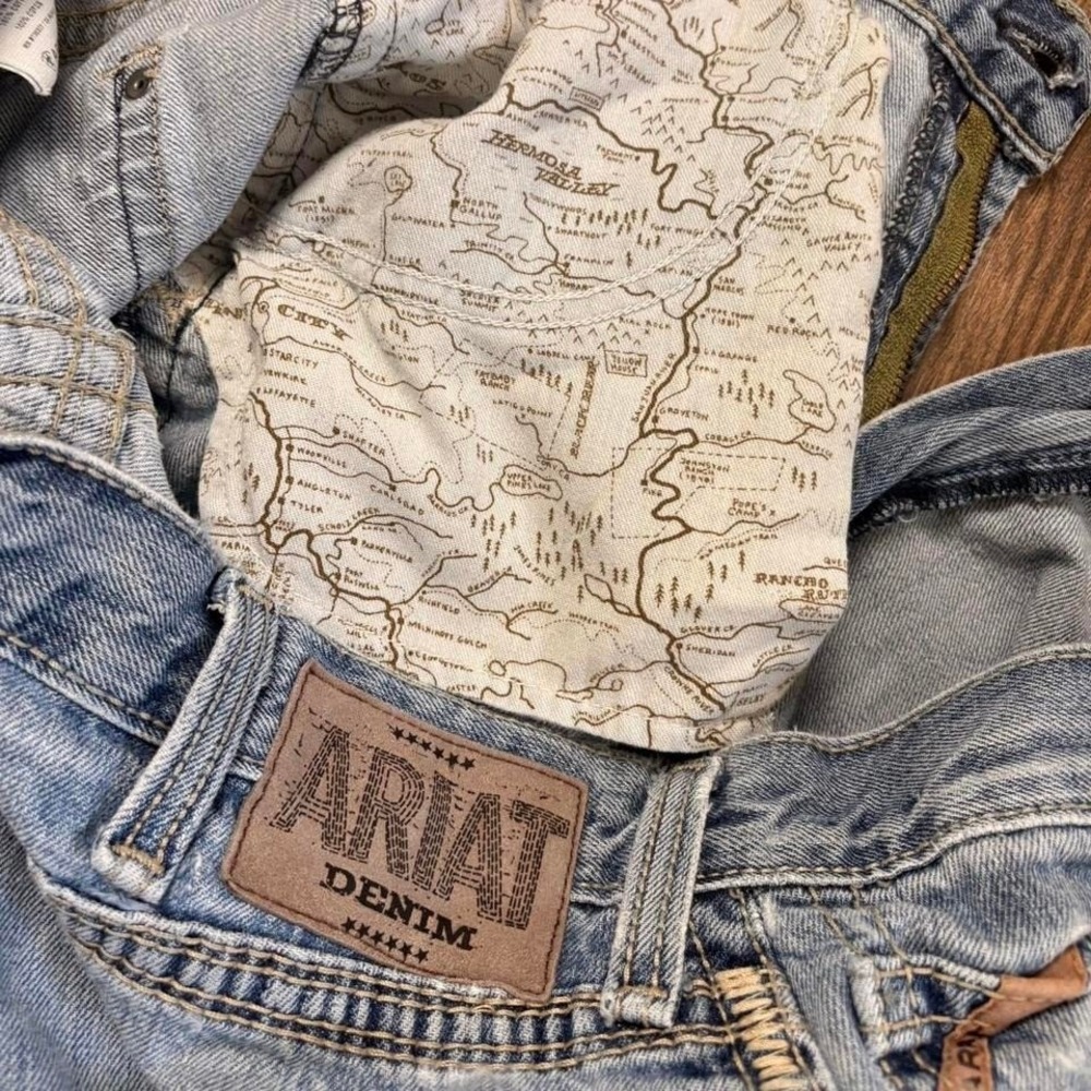 Y2K Ariat light wash straight boot cut distressed jeans (0151) - Picture 5 of 5